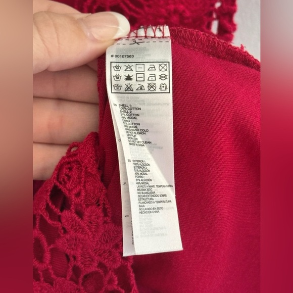 Forever 21 Red Floral Crochet Lace Sleeveless Crop Top Size Small - Picture 6 of 6